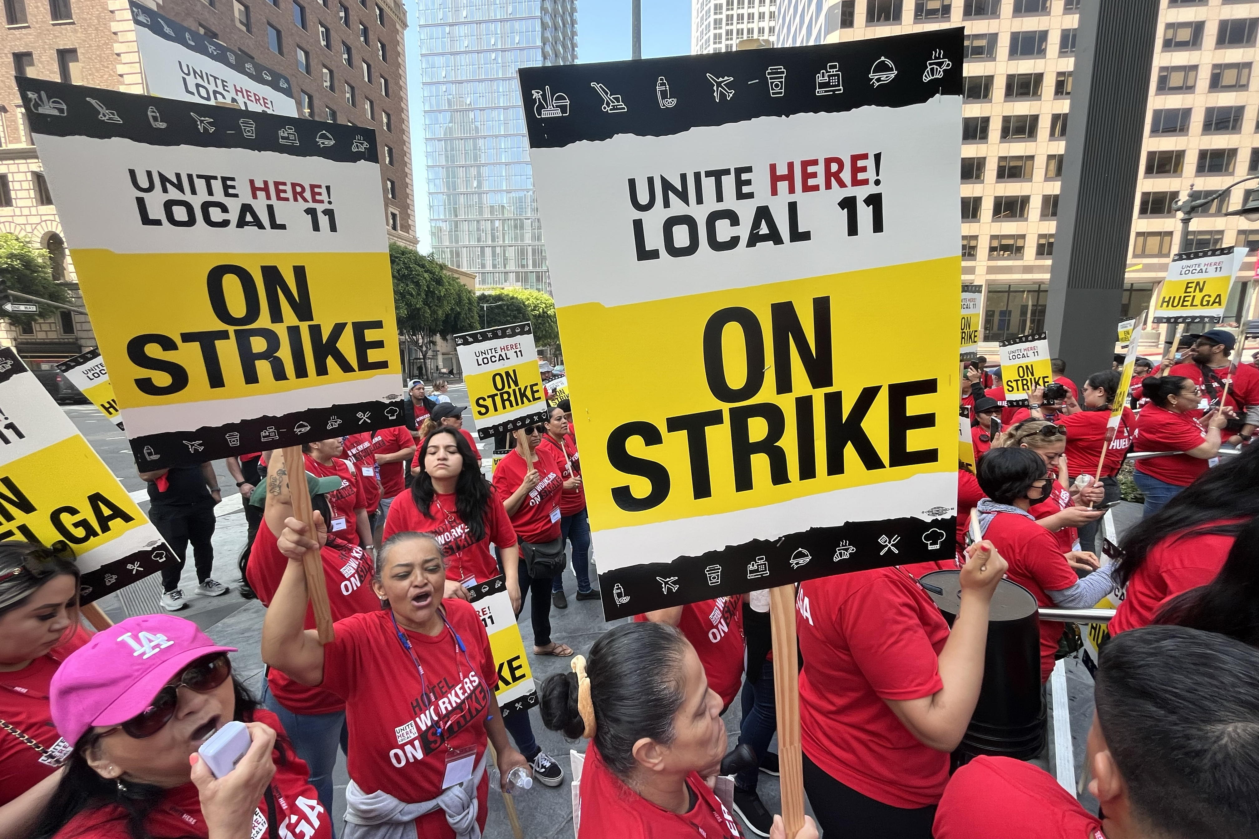 A hot labor summer heats up with hotel workers' strike - Vimarsana News