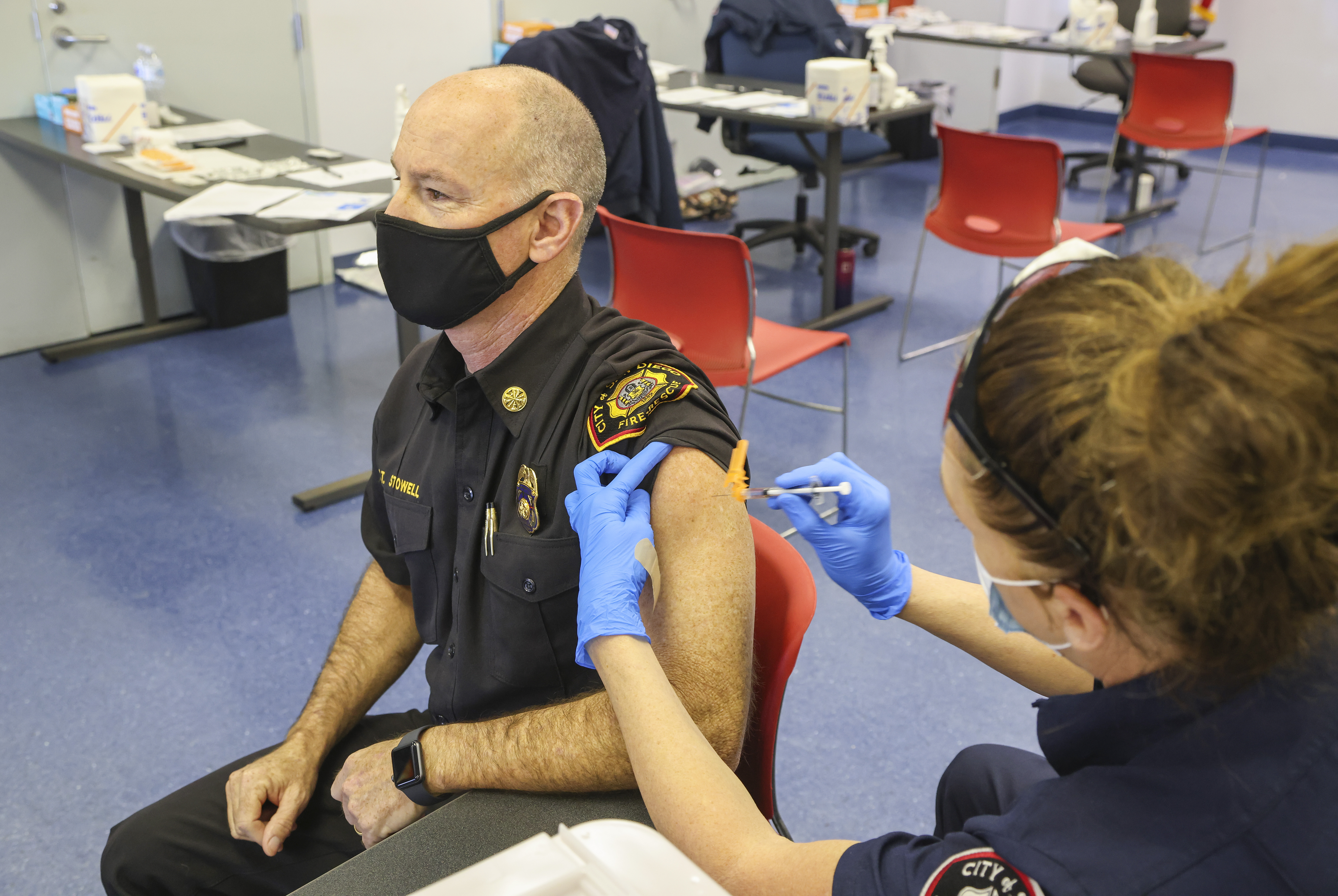 San Diego moves deadline for city workers to be vaccinated but resists police lobbying - Vimarsana News