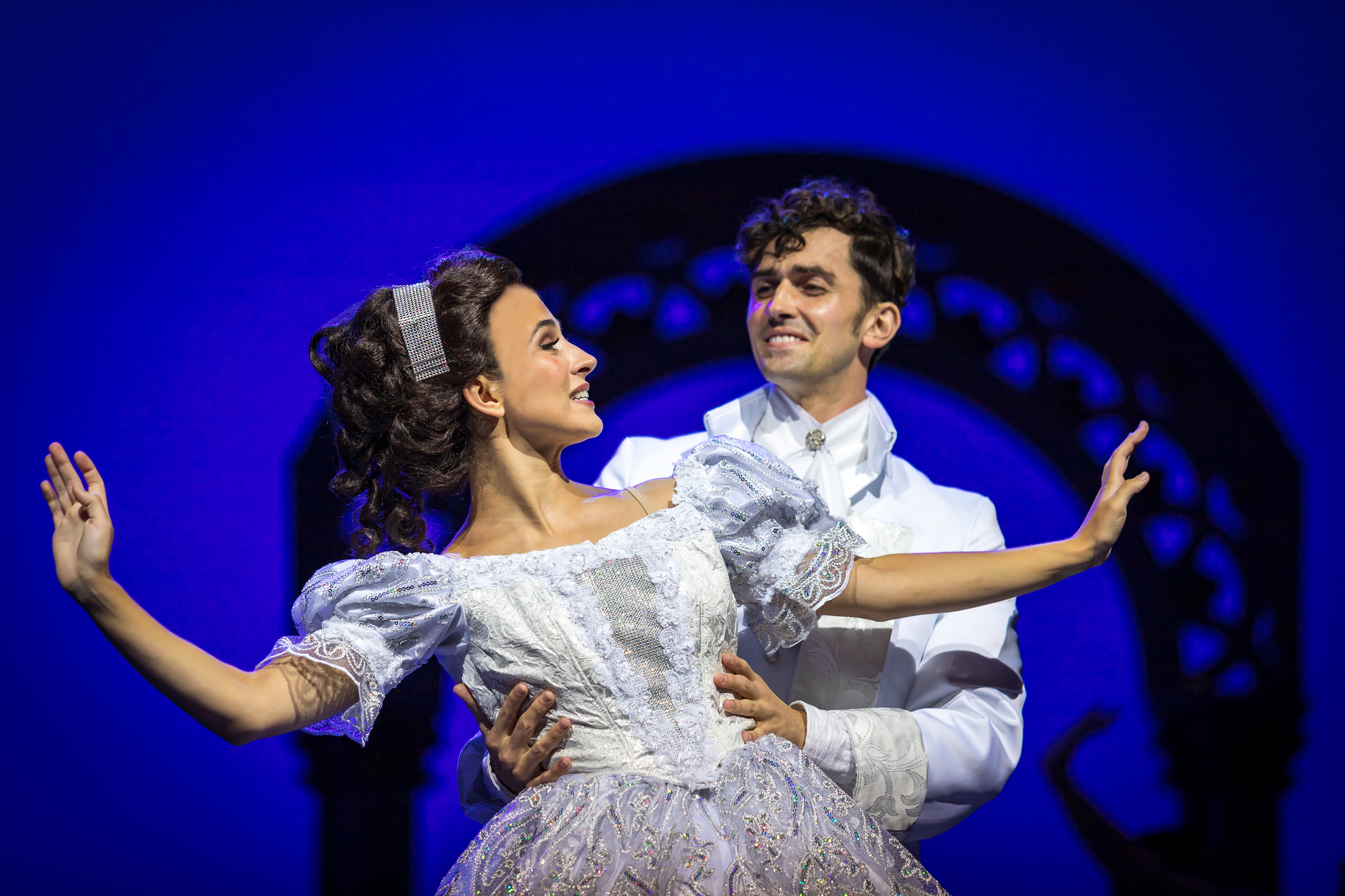 Review: Moonlight's 'Cinderella' delivers charming, modern take on Rodgers and Hammerstein musical fairy tale - Vimarsana News