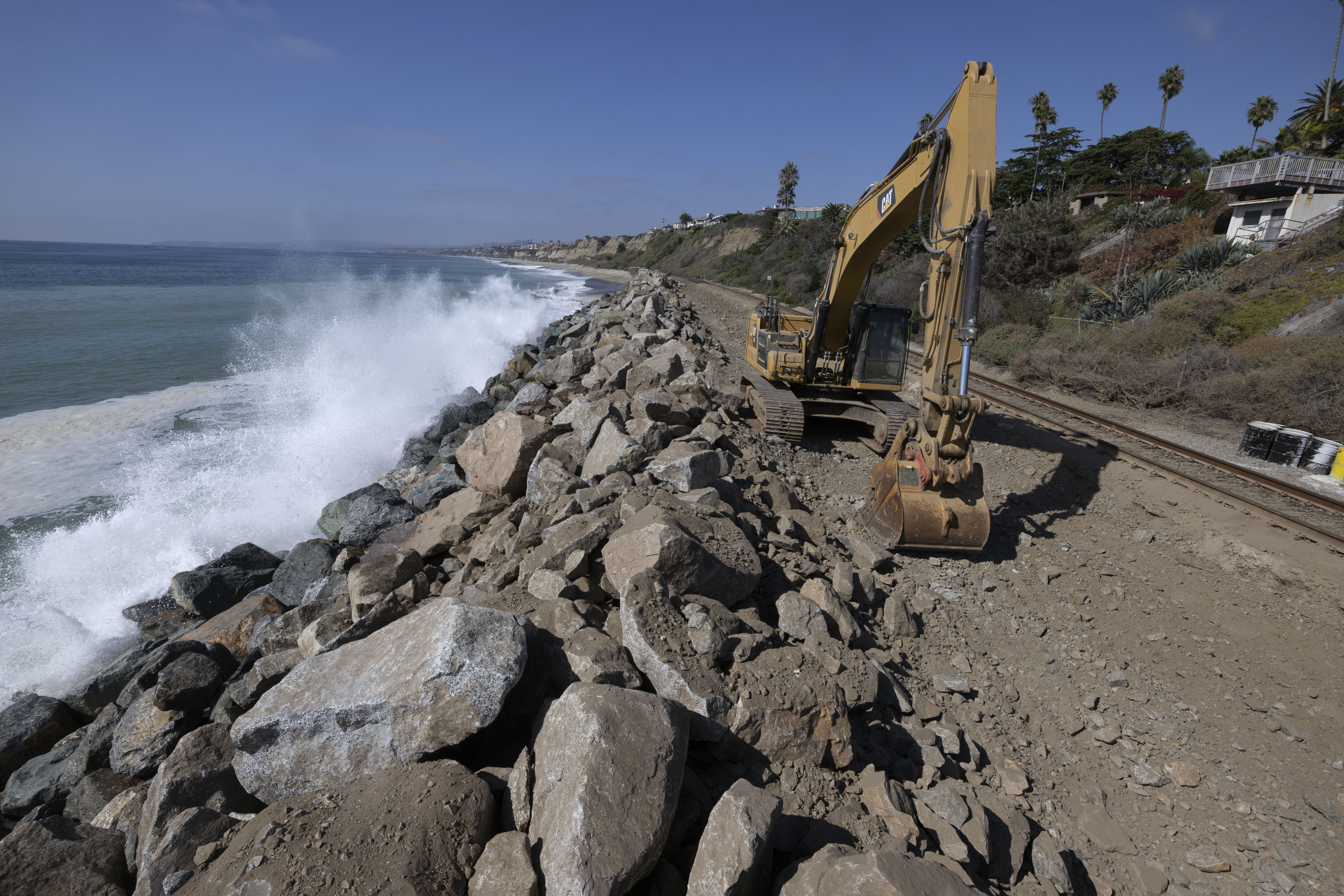 Amtrak, Metrolink unavailable between O.C. and San Diego County as work begins to stabilize railroad tracks - Vimarsana News