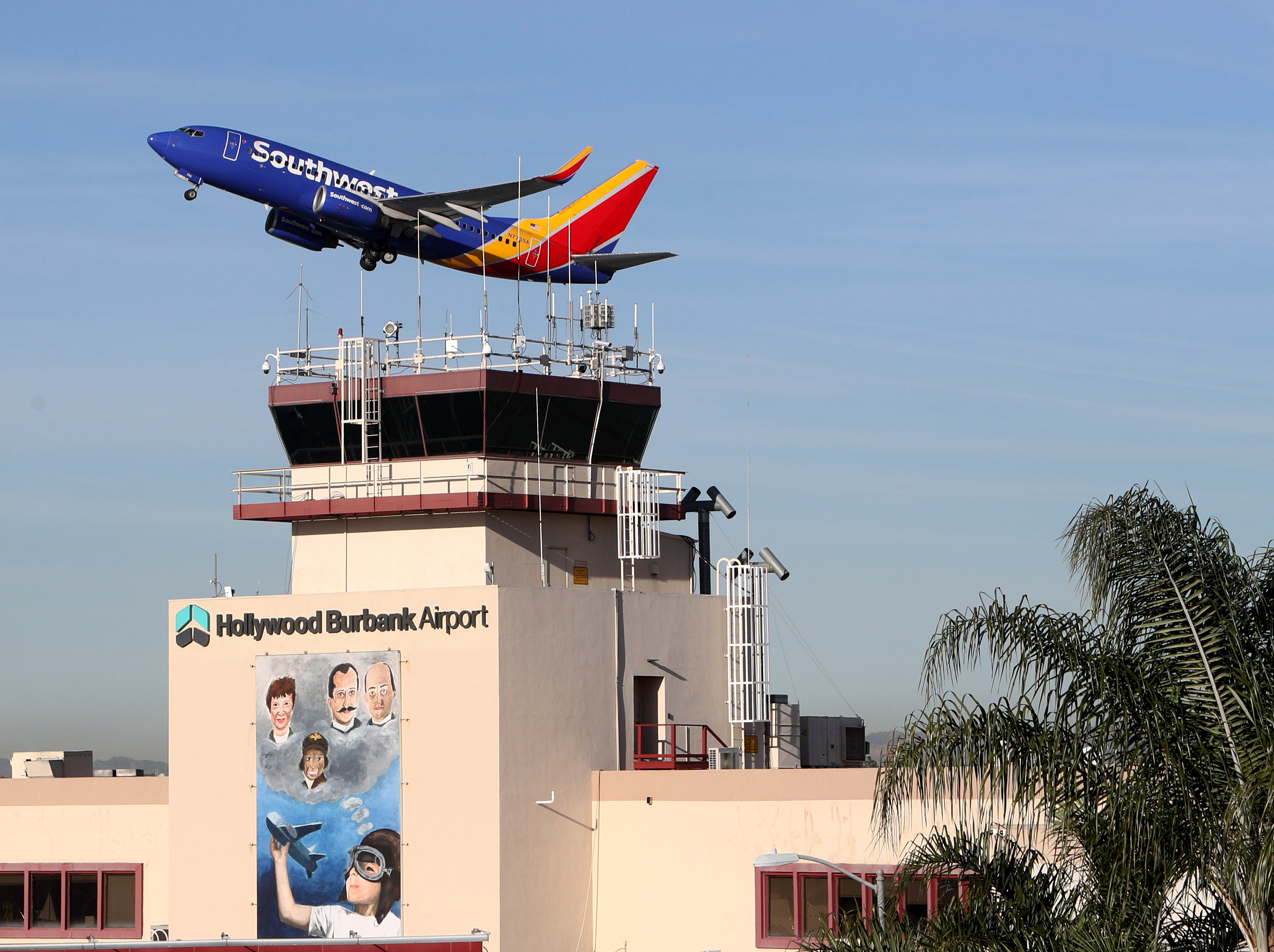 Hollywood Burbank Airport sues California's bullet train - Vimarsana News