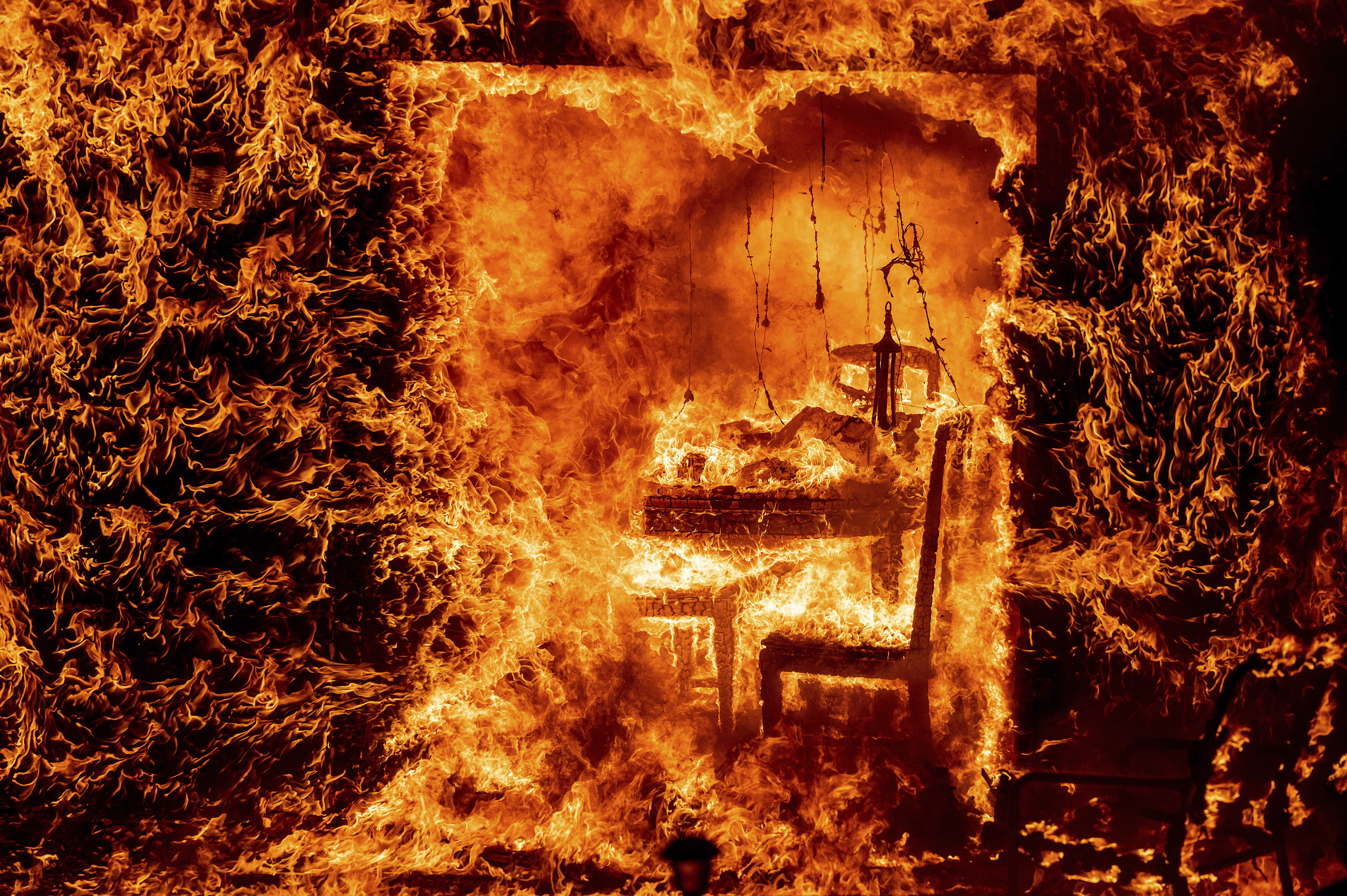 Photos: Oak fire near Yosemite explodes in size, destroys homes - Vimarsana News