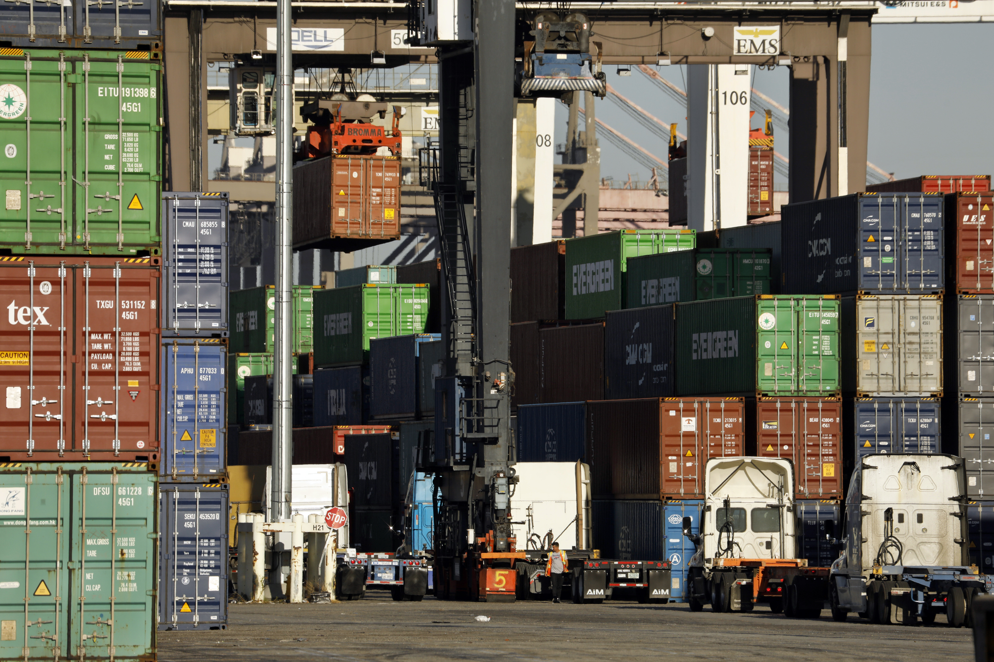 West Coast dockworkers decline contract extension, seek talks - Vimarsana News