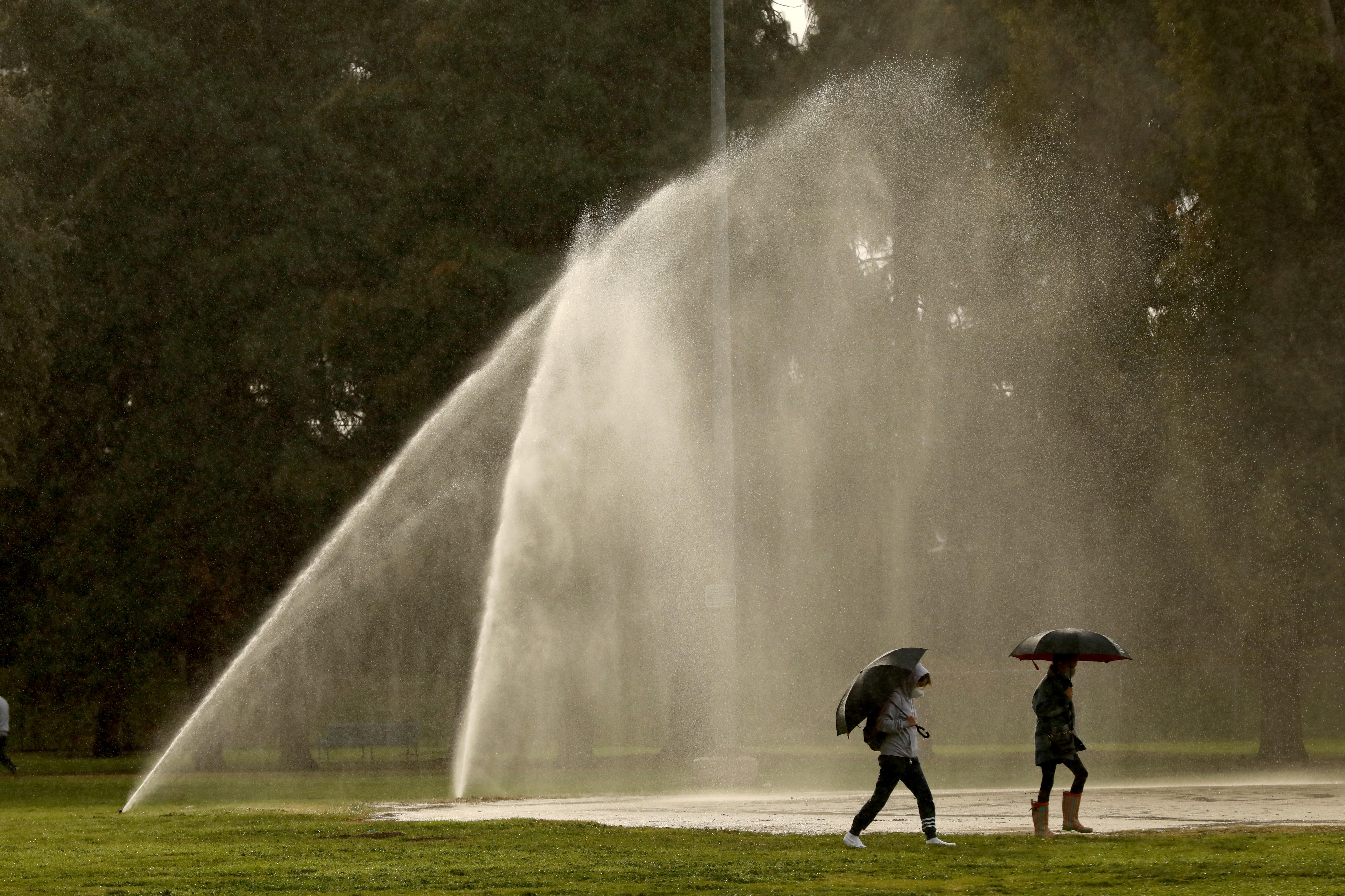 Californians are saving less water as drought worsens - Vimarsana News