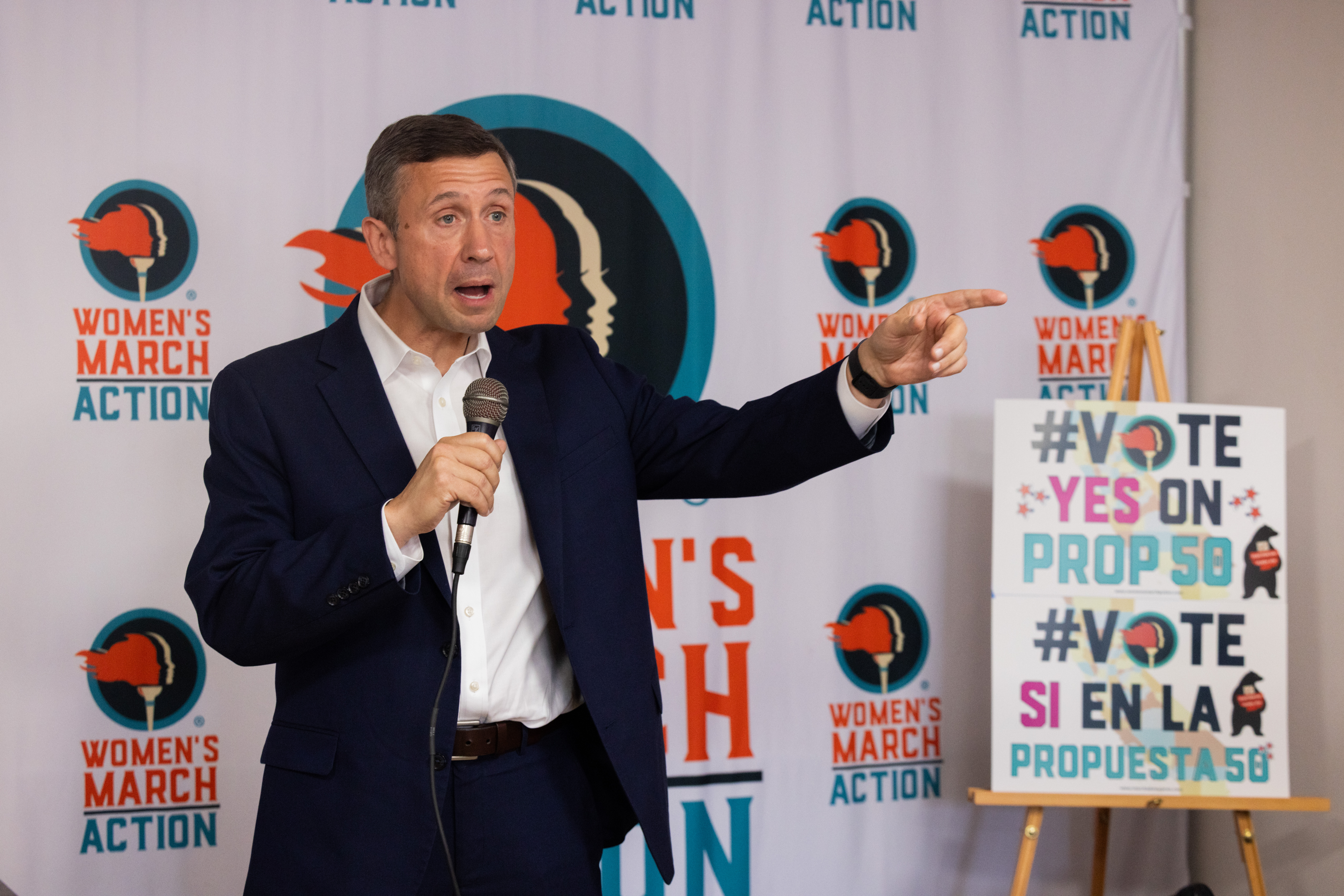 Proponents of Nov. 4 redistricting ballot measure vastly outraise opponents