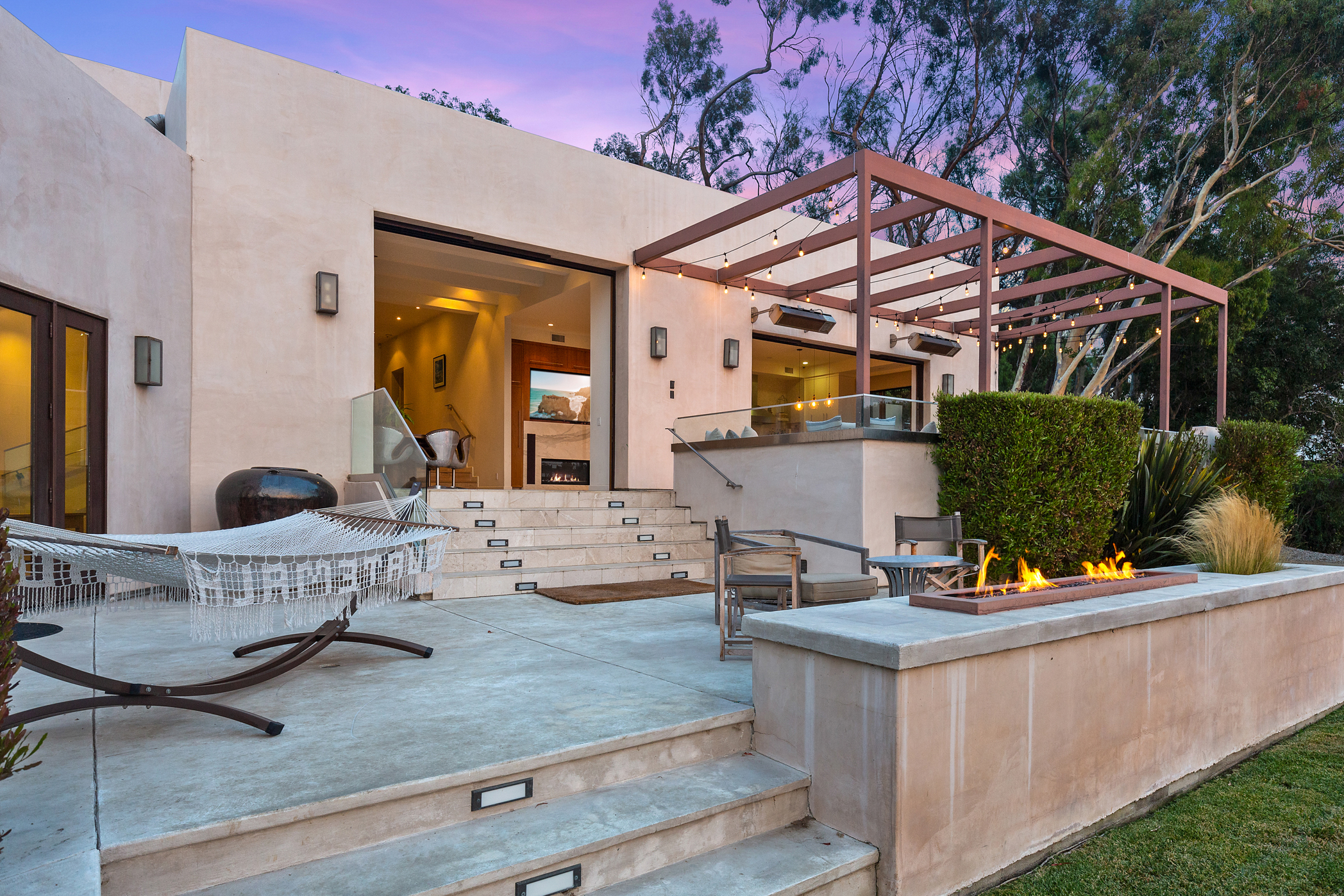Hot Property: Hemsworth brothers sell scenic Malibu hideaway - Vimarsana News
