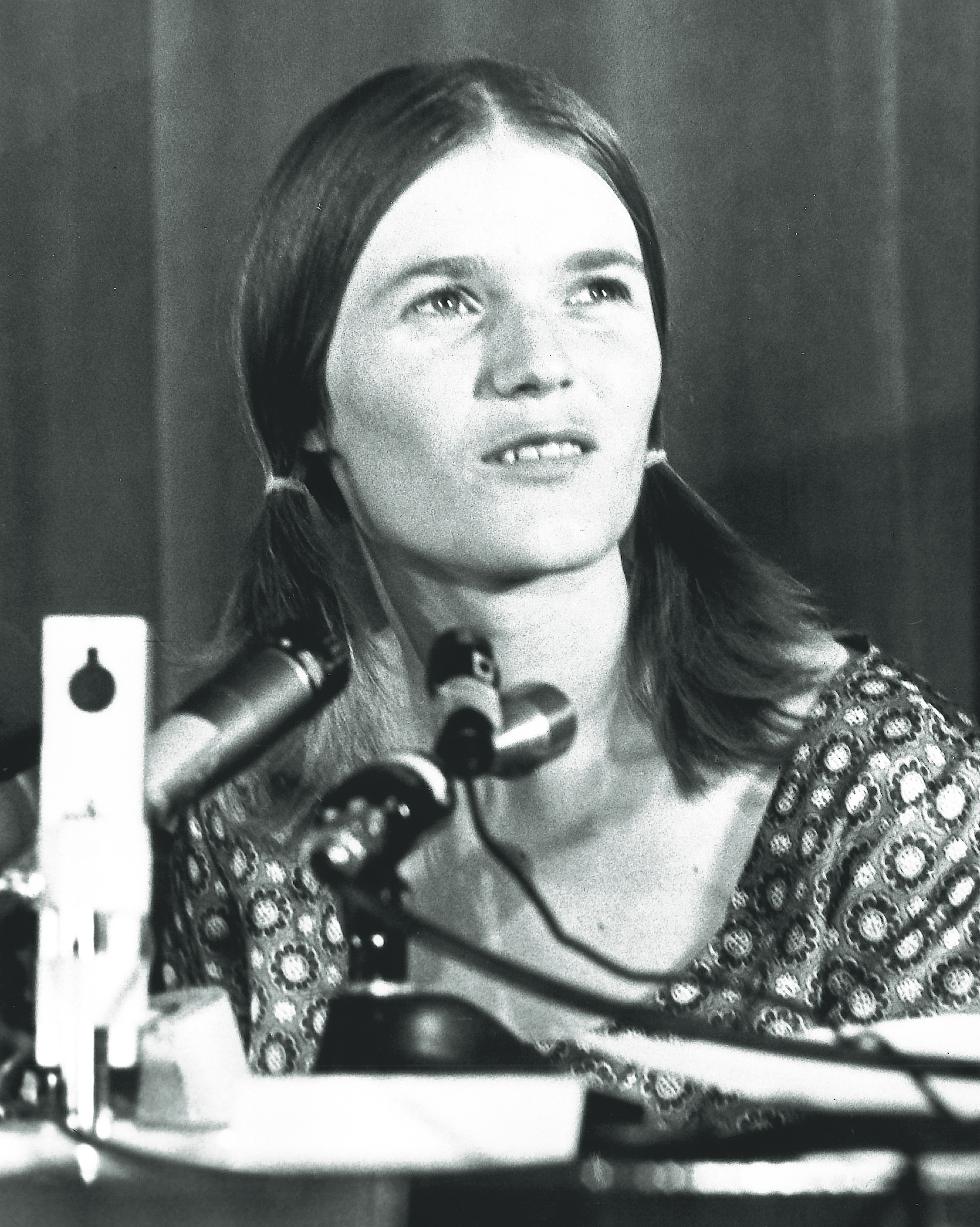 Linda Kasabian, Charles Manson follower who helped send him to prison, dies at 73 - Vimarsana News