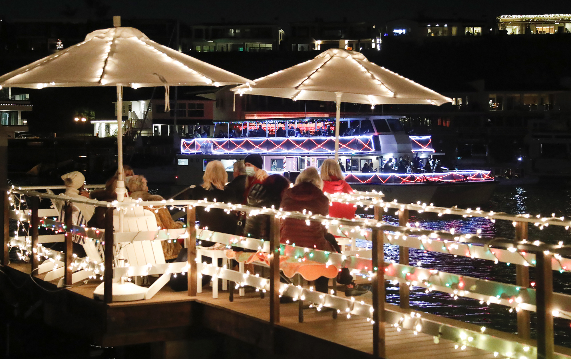 Newport Beach boat owners 'let freedom ring' in Newport Harbor for the holidays - Vimarsana News